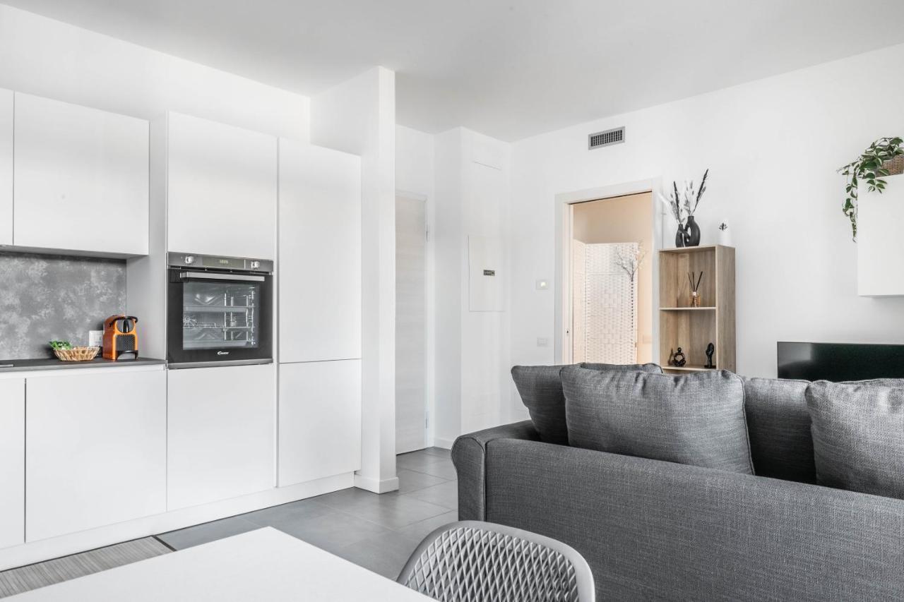 Апартаменты Harmony House - Rho Fiera 6Min - Free Parking - Terrace Милан Экстерьер фото